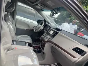Toyota Sienna 2012 Gray