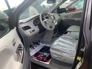 Toyota Sienna 2012 Gray