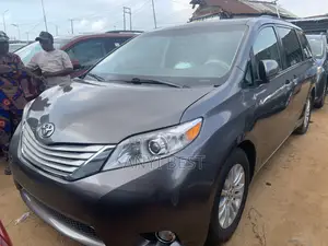 Toyota Sienna 2012 Gray