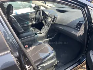 Toyota Venza LE 4dr Wagon AWD (3.5L 6cyl 6A) 2014 Gray