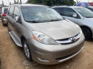 Toyota Sienna XLE Limited AWD 2006 Gold