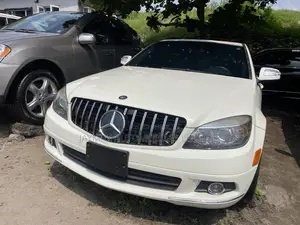 Mercedes-Benz C300 Luxury 4Matic Sedan AWD (3.0L 6cyl 7A) 2011 White