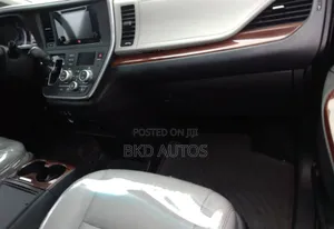 Toyota Sienna Limited 7-Passenger 4dr Minivan AWD (3.5L 6cyl 6A) 2015