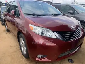 Toyota Sienna 2011 Red