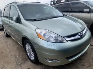 Toyota Sienna 2009 Green