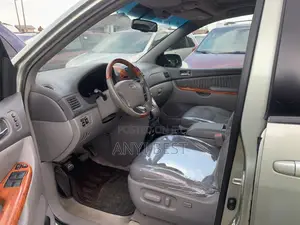Toyota Sienna 2009 Green