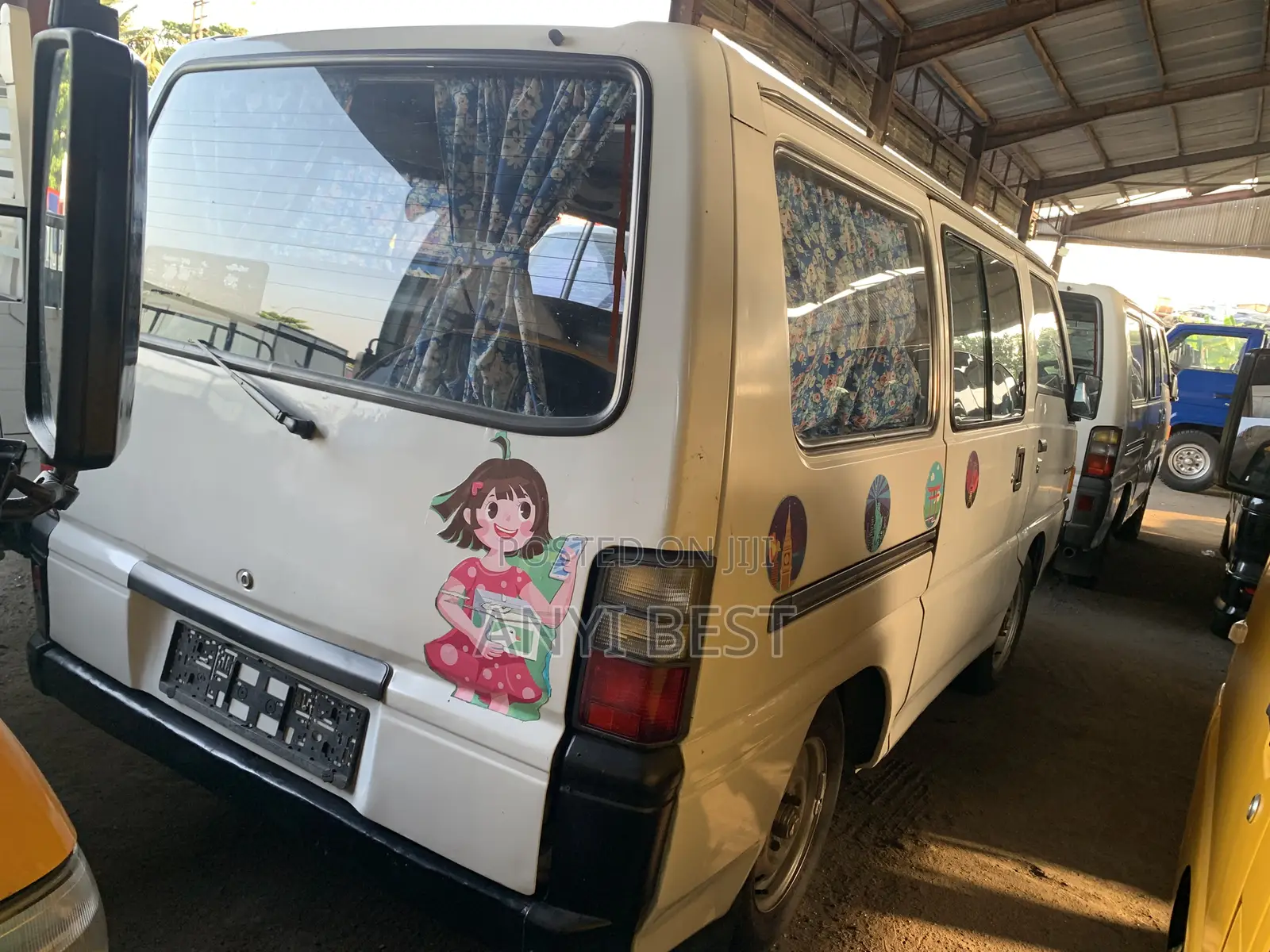 Mitsubishi L300 2005 White