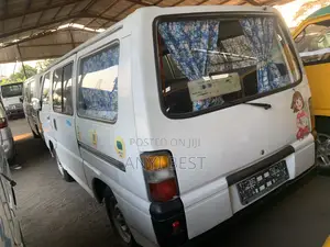 Mitsubishi L300 2005 White