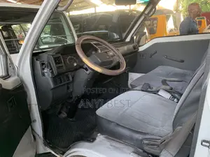 Mitsubishi L300 2005 White