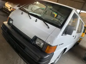 Mitsubishi L300 2005 White