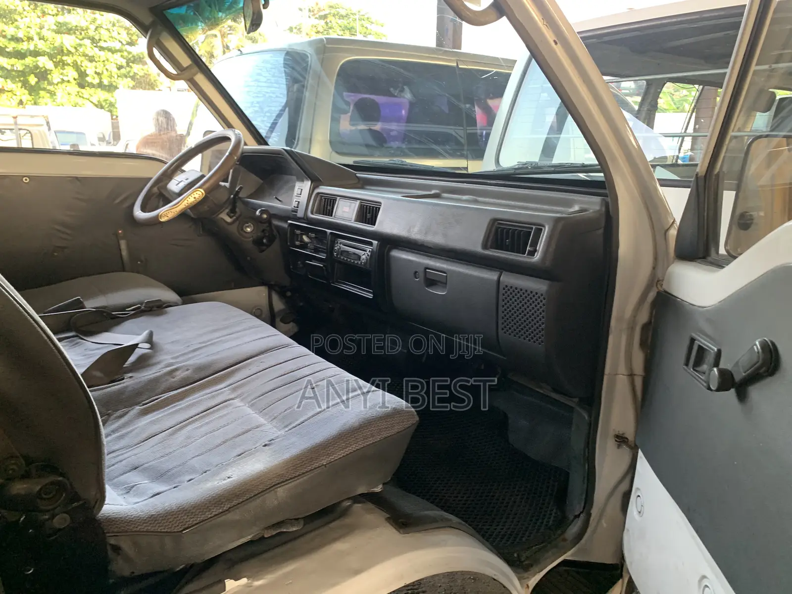 Mitsubishi L300 2005 White