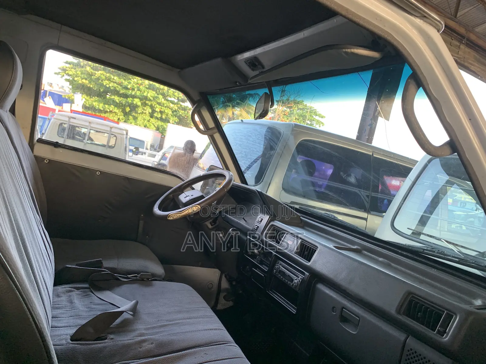 Mitsubishi L300 2005 White