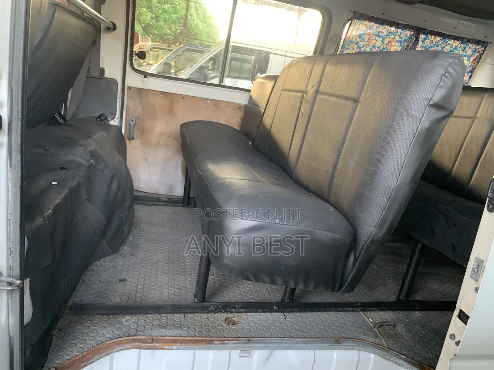 Mitsubishi L300 2005 White