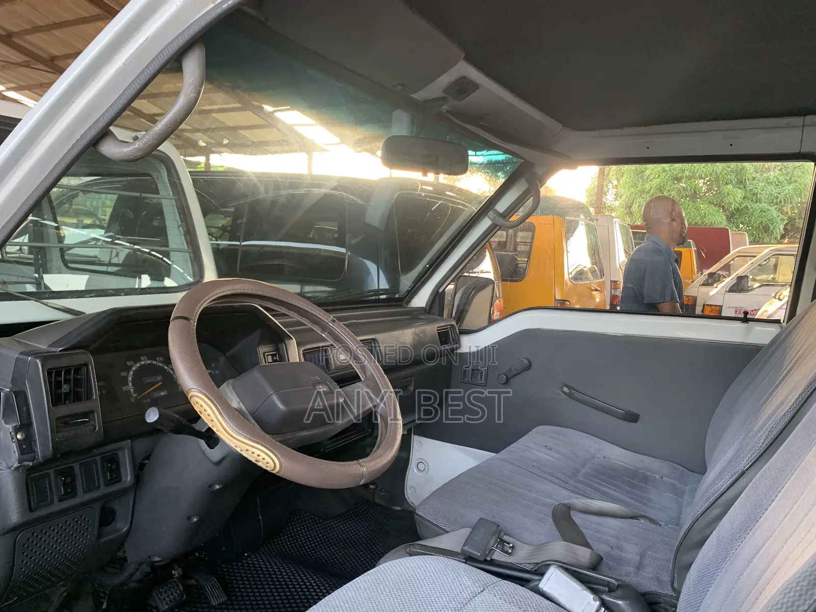 Mitsubishi L300 2005 White
