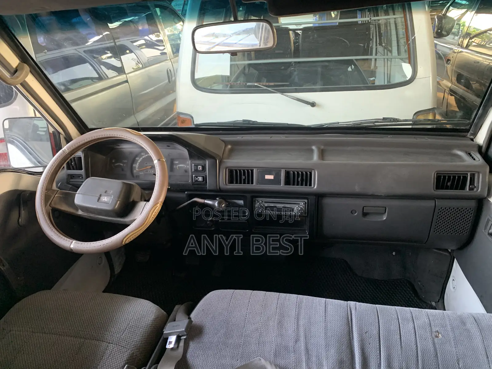 Mitsubishi L300 2005 White