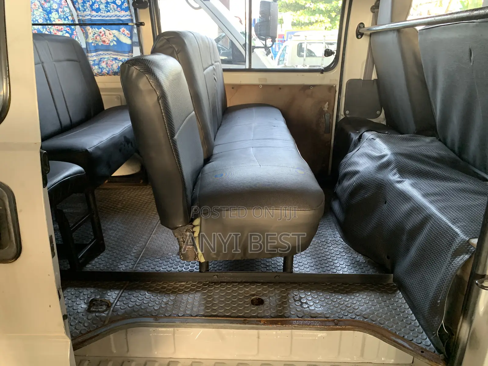 Mitsubishi L300 2005 White