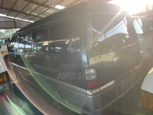 Mitsubishi L300 2005 Green