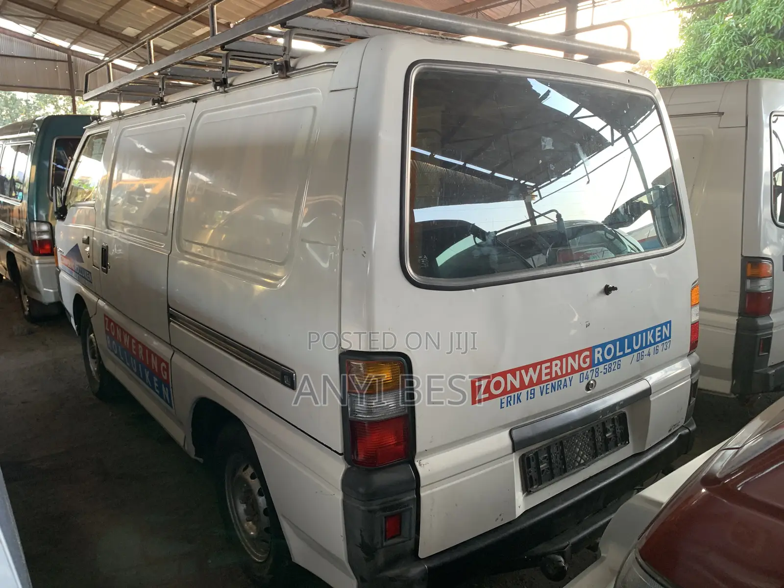 Mitsubishi L300 2004 White