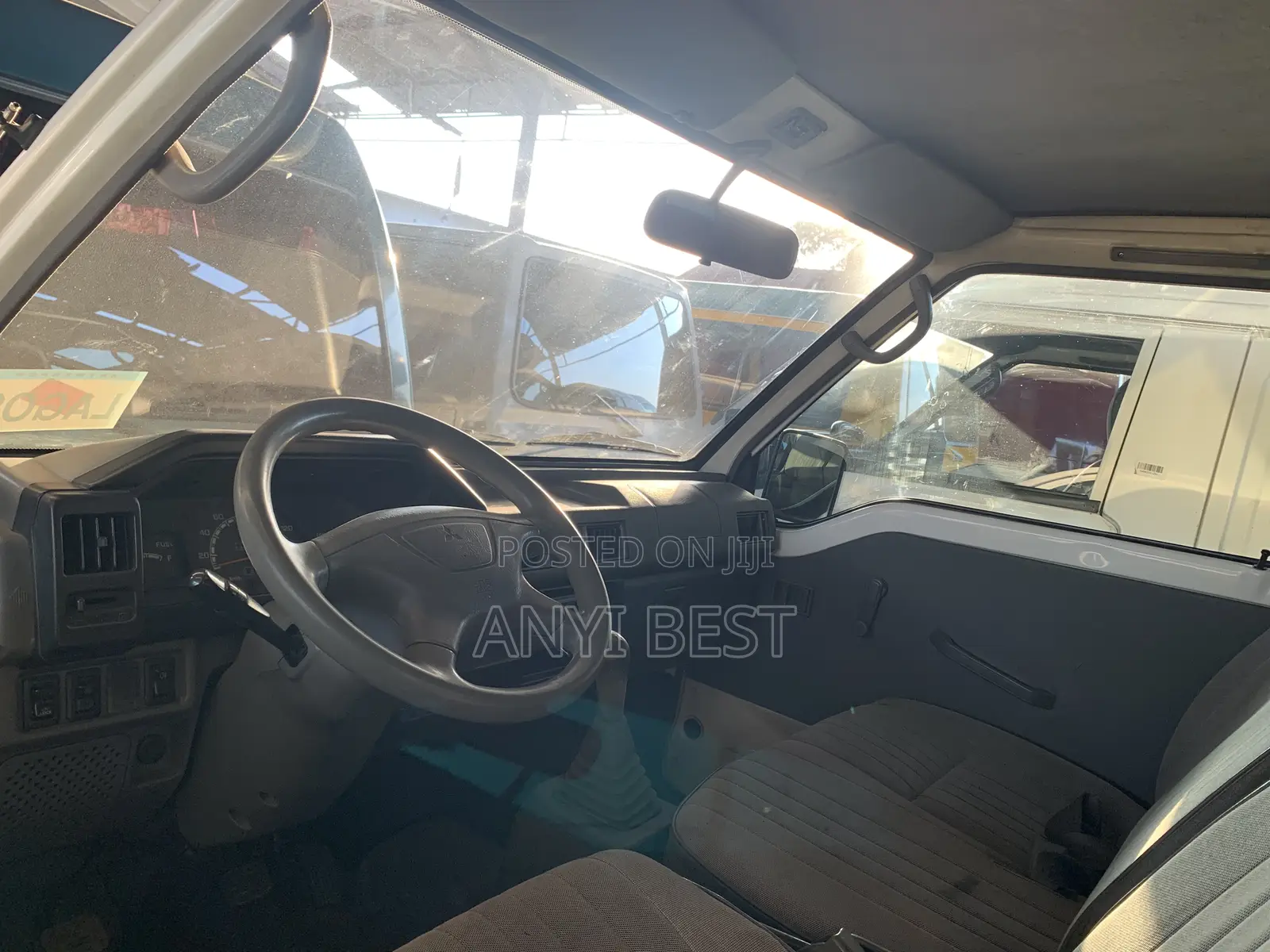 Mitsubishi L300 2004 White