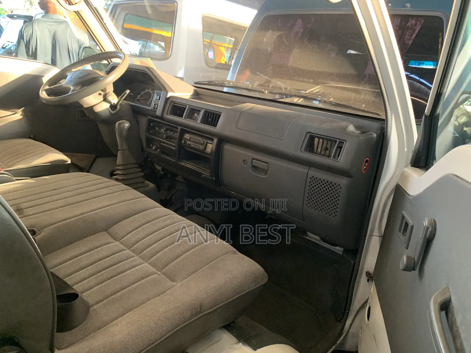 Mitsubishi L300 2004 White