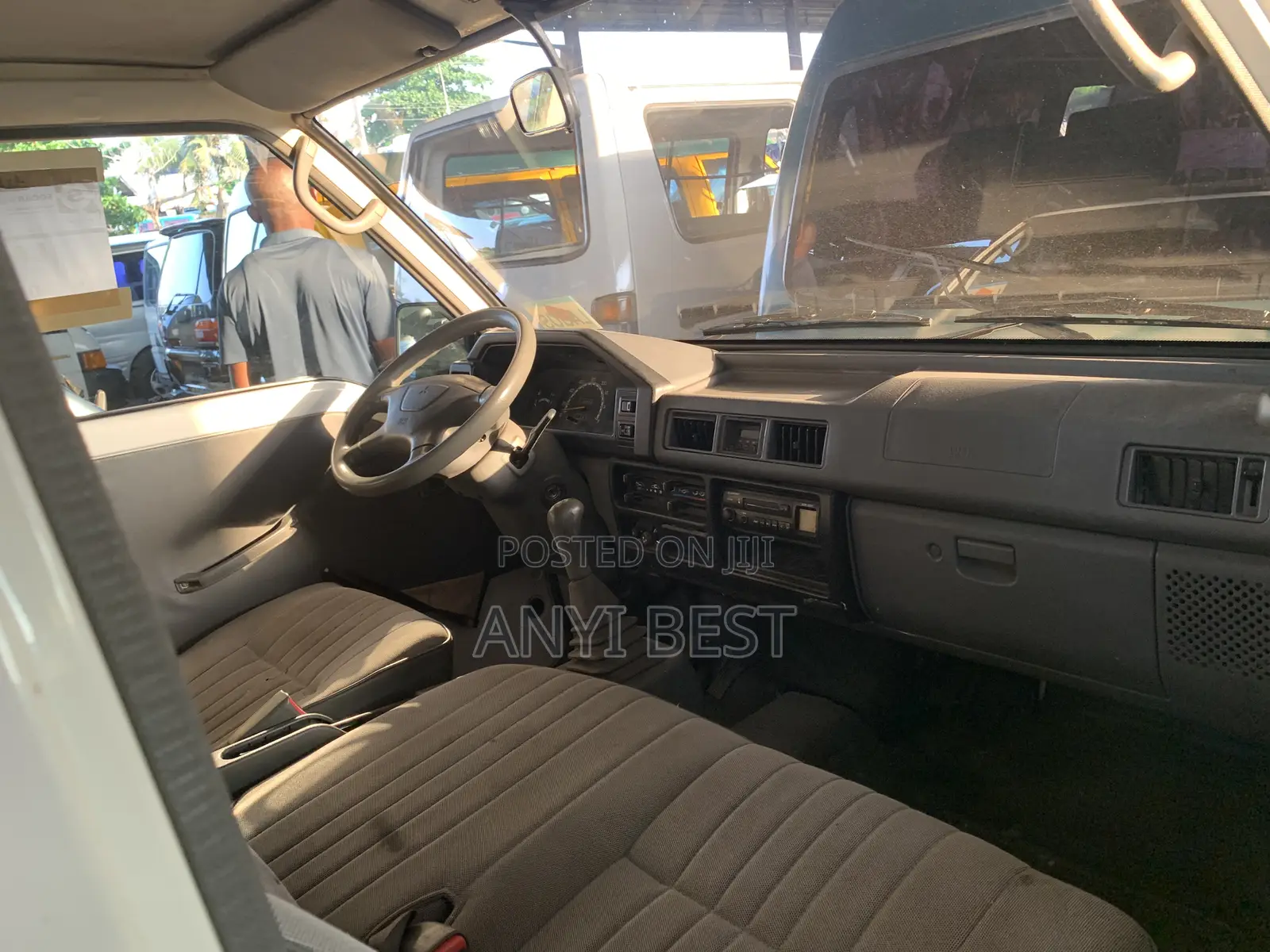 Mitsubishi L300 2004 White