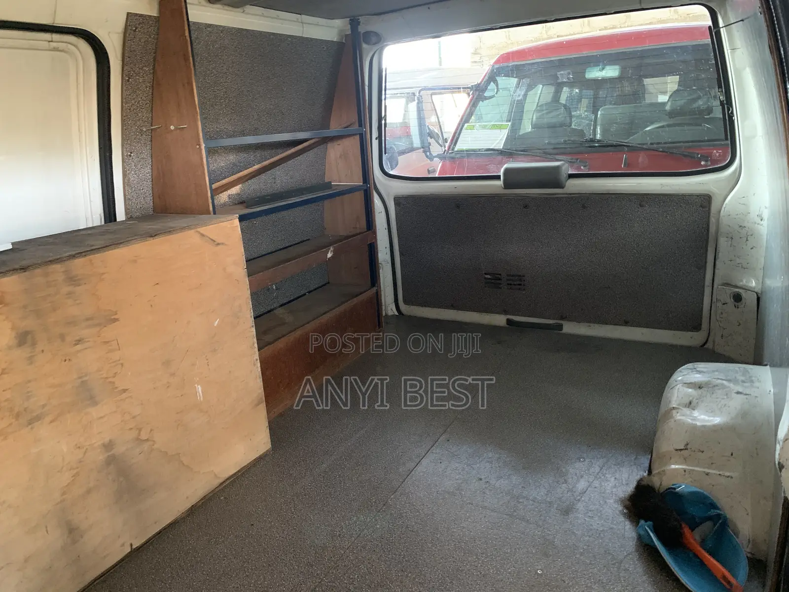 Mitsubishi L300 2004 White