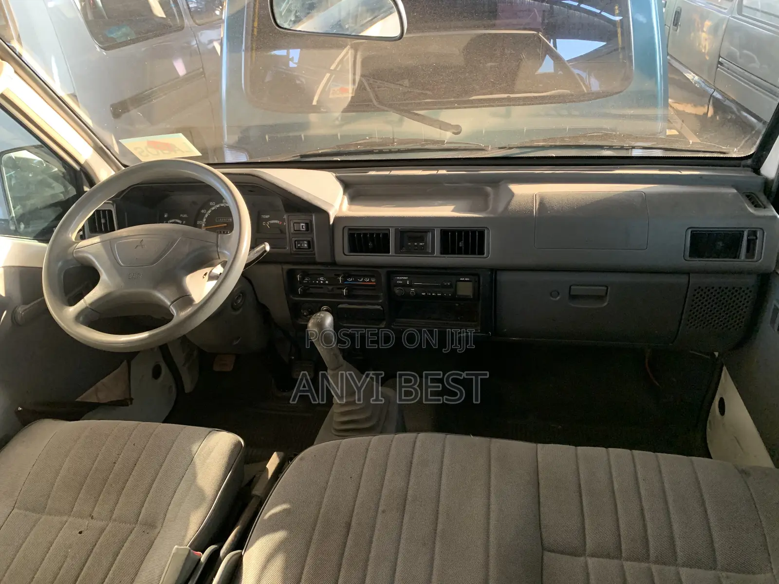 Mitsubishi L300 2004 White