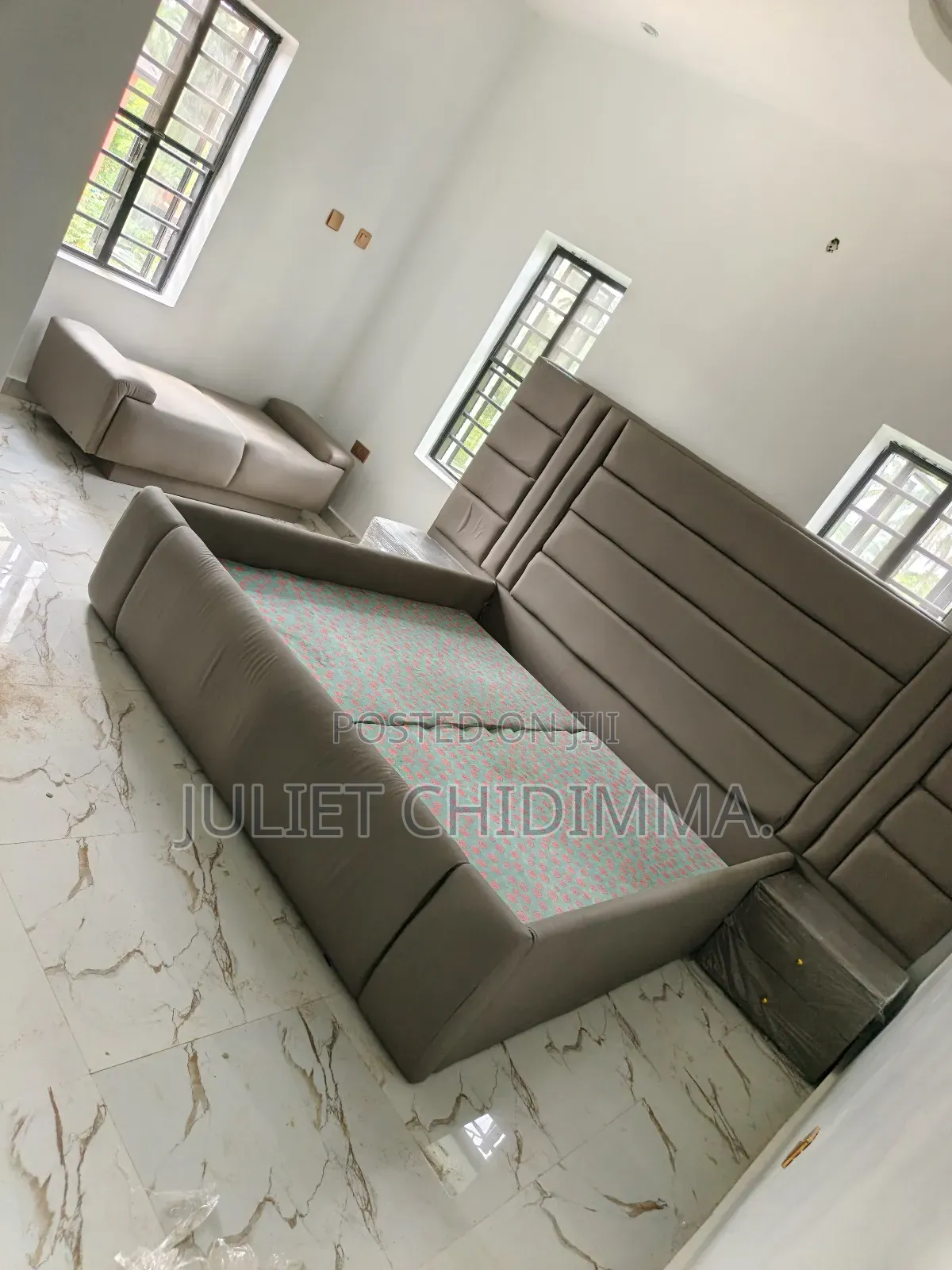 A 6*6 Bed Frame With Ottoman