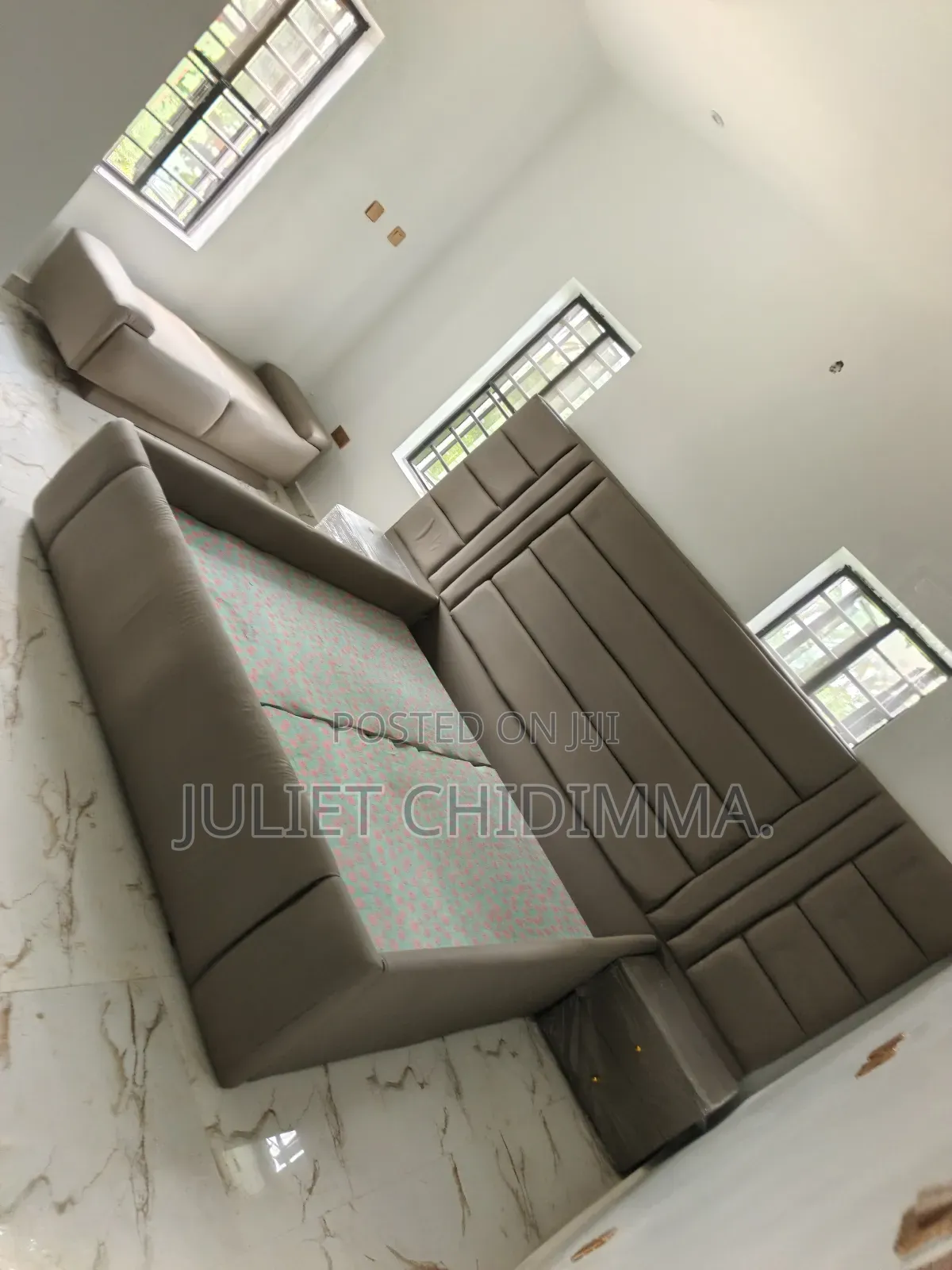 A 6*6 Bed Frame With Ottoman