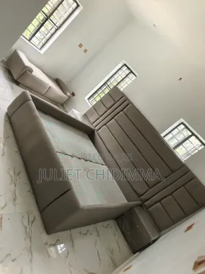 A 6*6 Bed Frame With Ottoman
