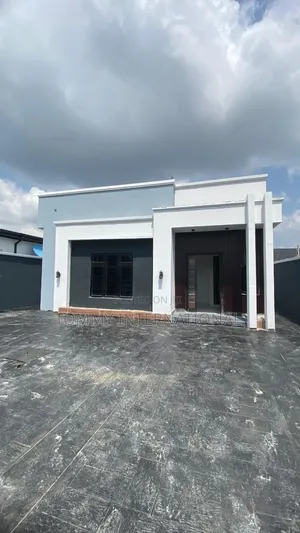 4bdrm Bungalow in Omachi Estate, Port-Harcourt for sale