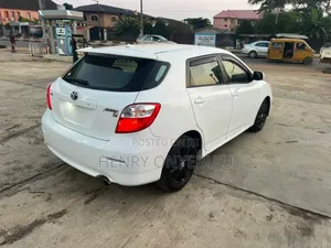 Toyota Matrix S Hatchback AWD (2.4L 4cyl 4A) 2011 White