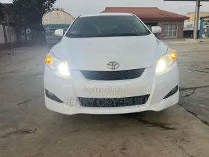 Toyota Matrix S Hatchback AWD (2.4L 4cyl 4A) 2011 White