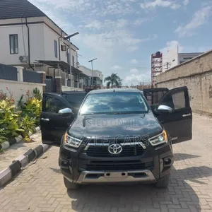 Toyota Hilux 2021 Black
