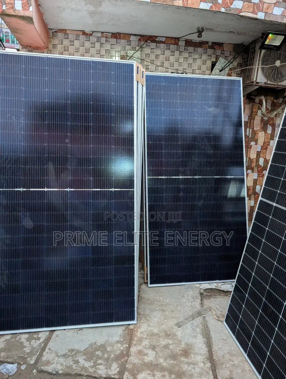Jinko 600w Mono-crystalline Solar Panel