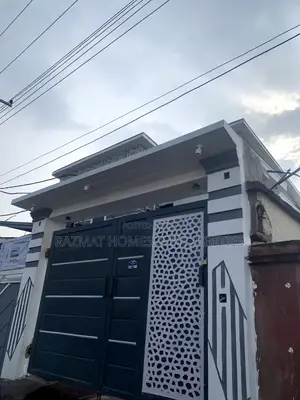 4bdrm Duplex in Medina for sale