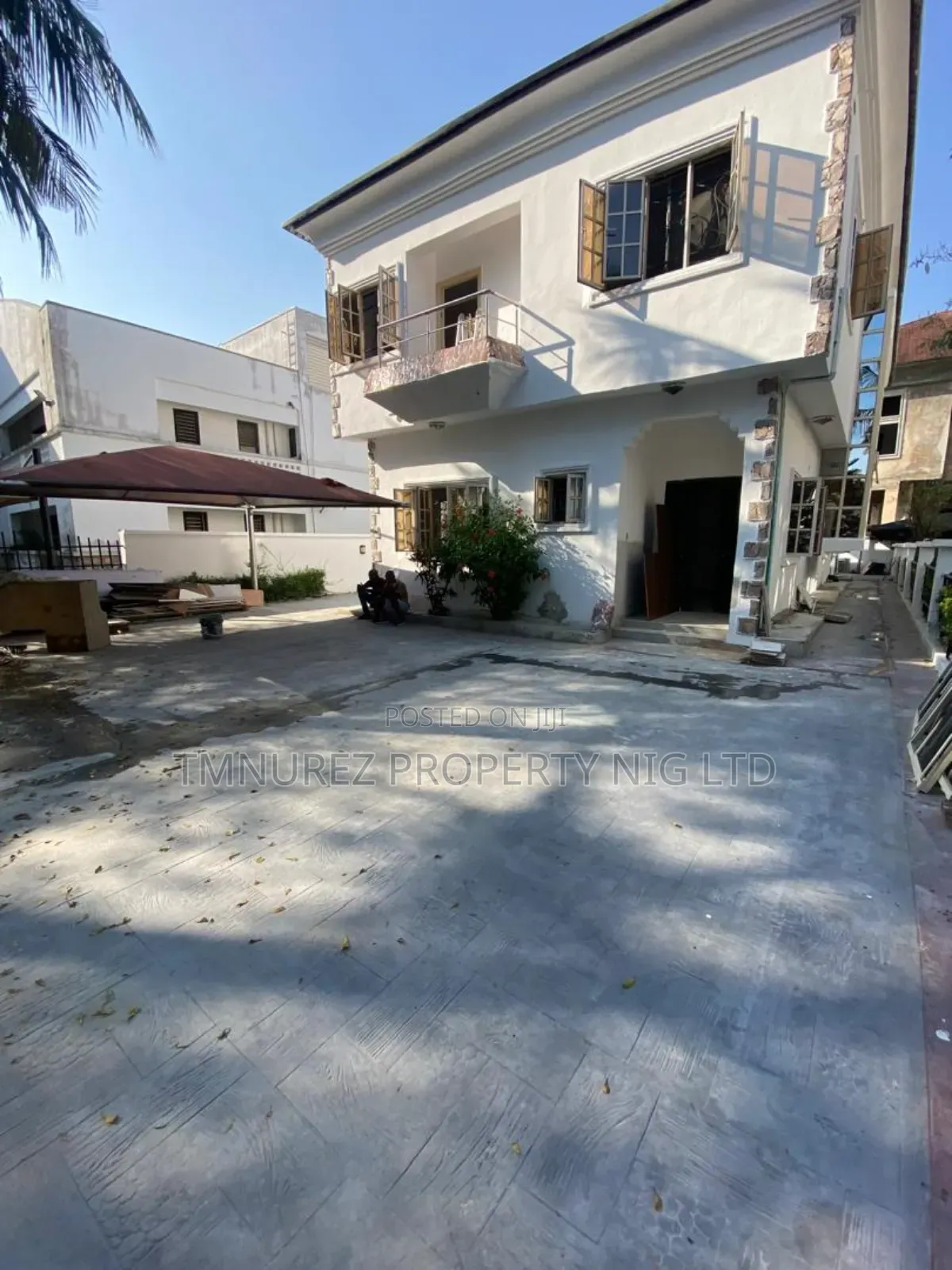 Mini Flat in Chevron for rent