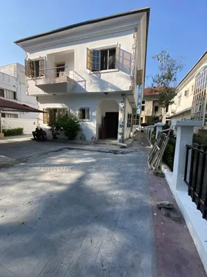 Mini Flat in Chevron for rent