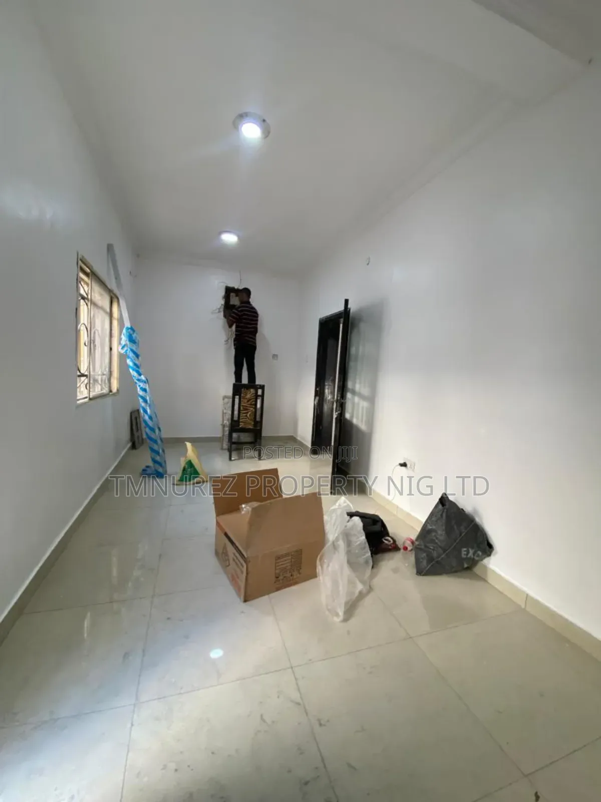 Mini Flat in Chevron for rent