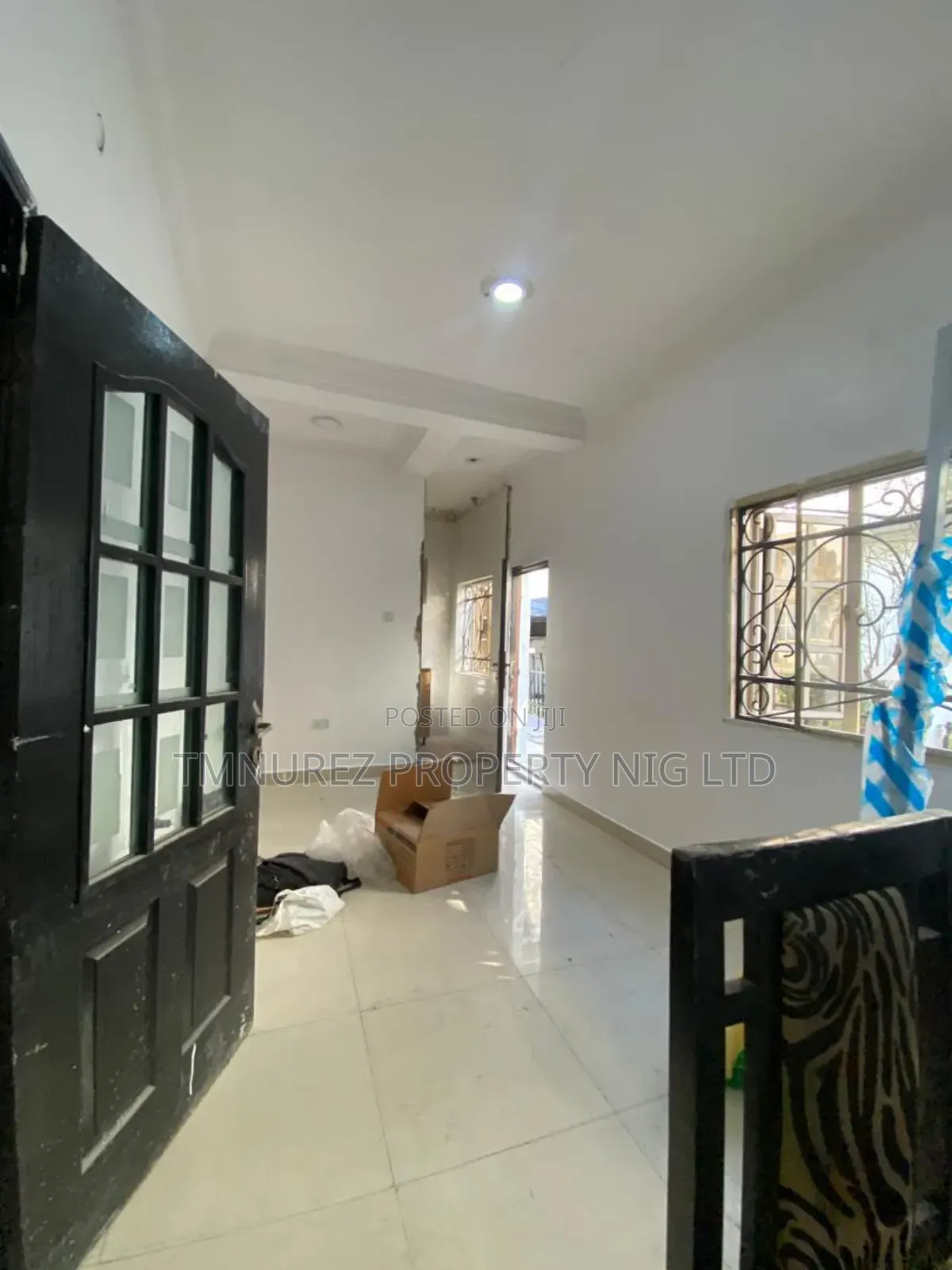 Mini Flat in Chevron for rent