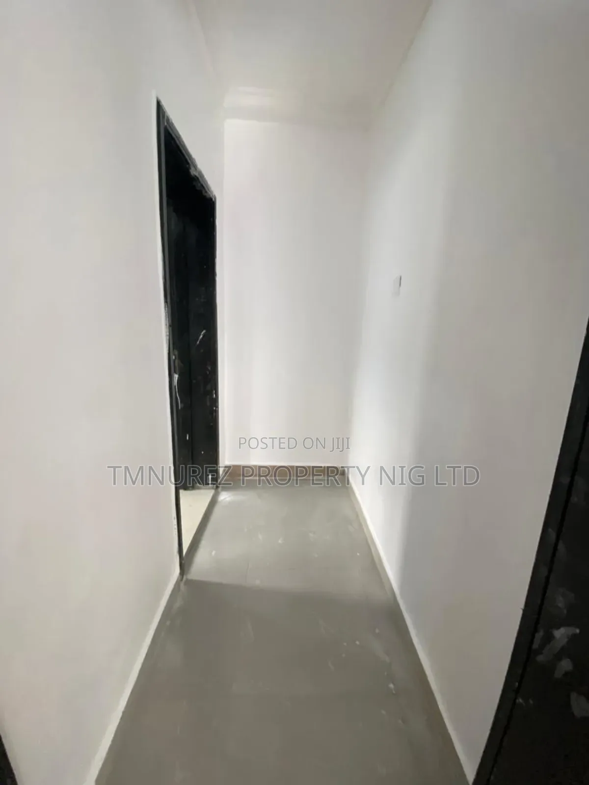 Mini Flat in Chevron for rent