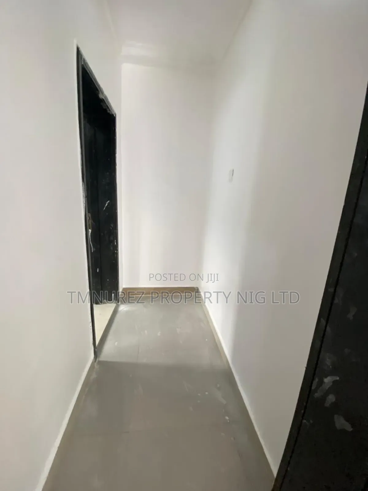 Mini Flat in Chevron for rent