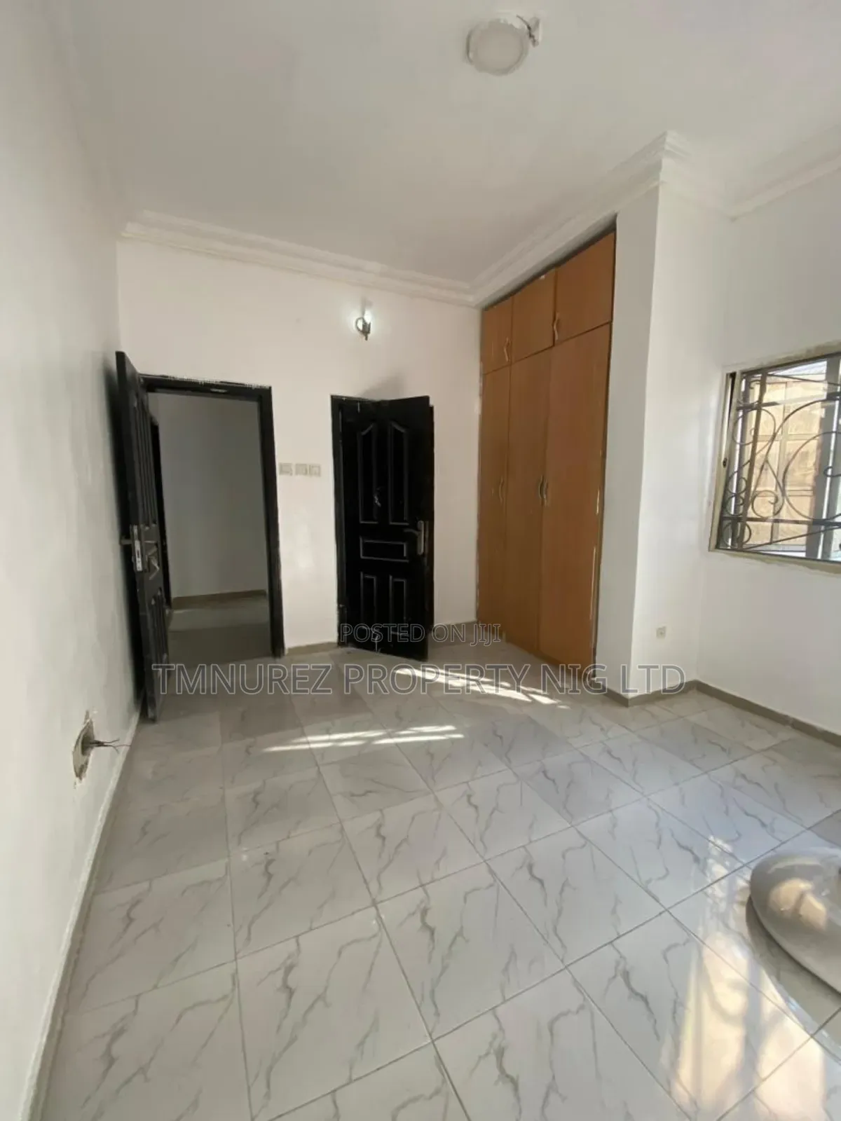 Mini Flat in Chevron for rent