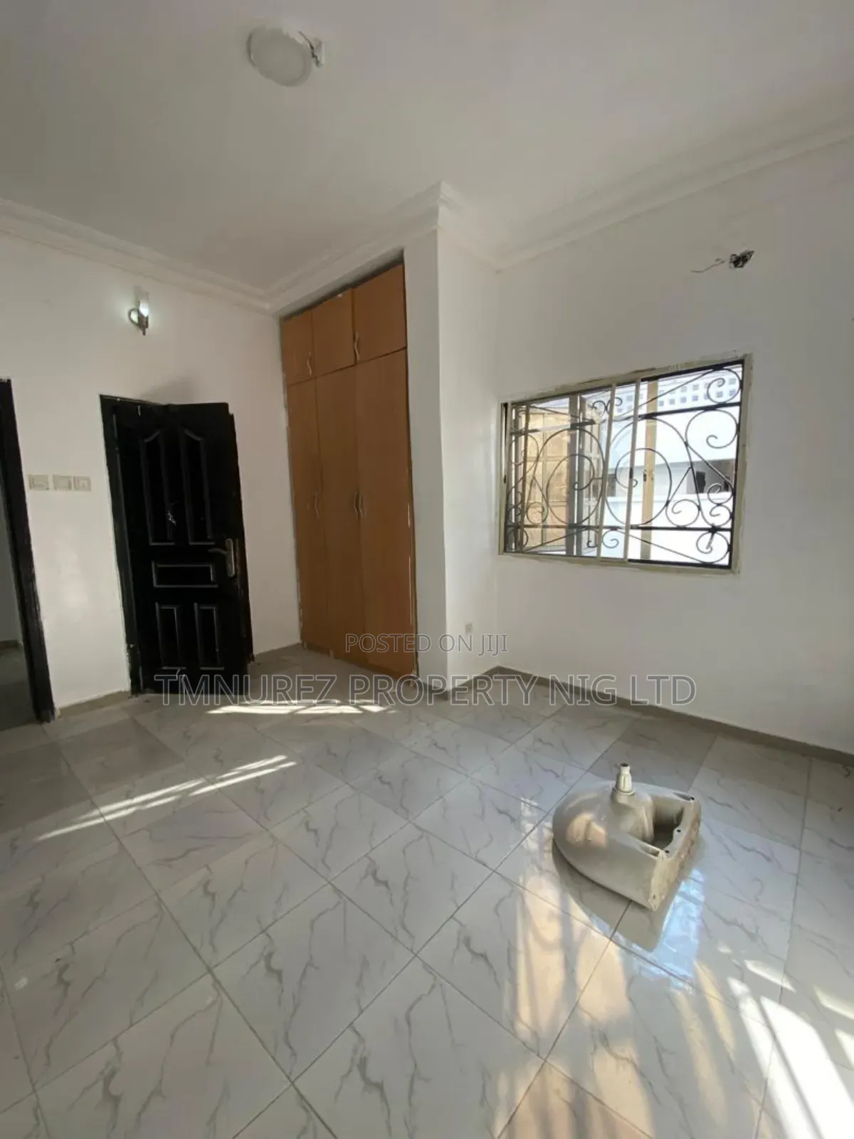 Mini Flat in Chevron for rent