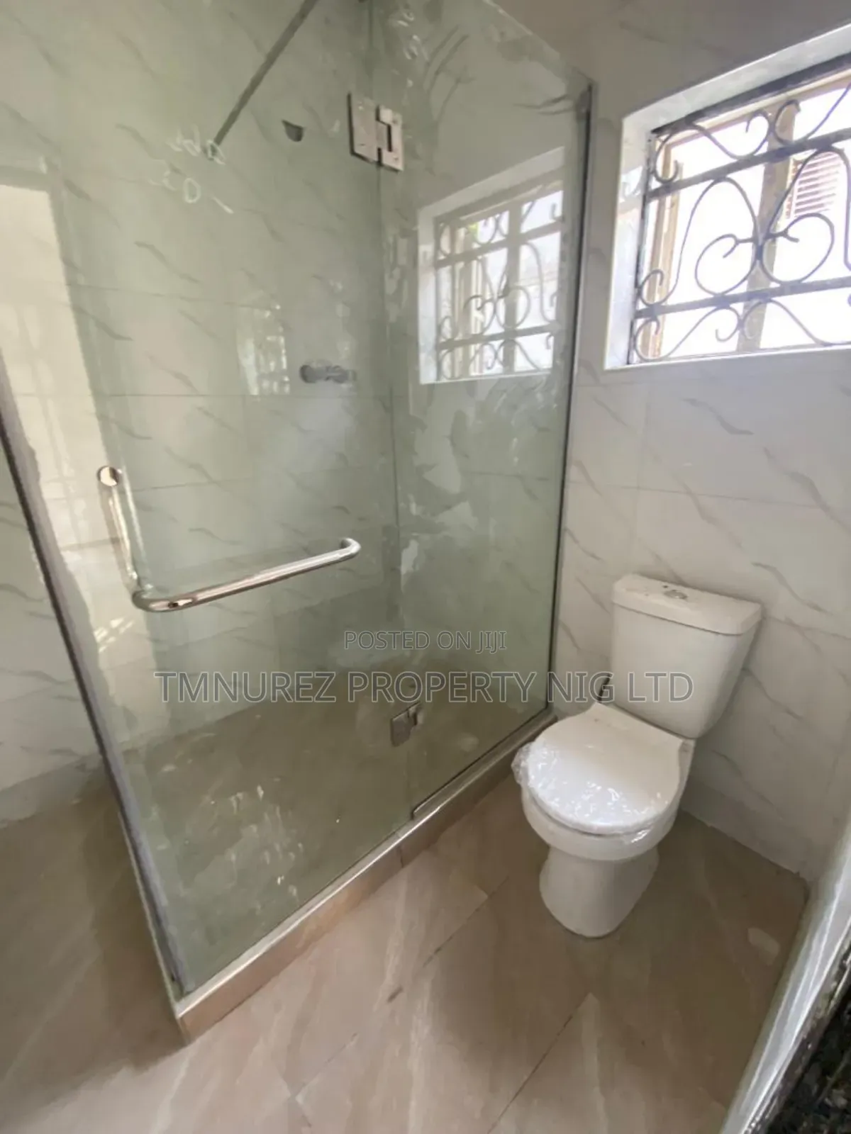 Mini Flat in Chevron for rent