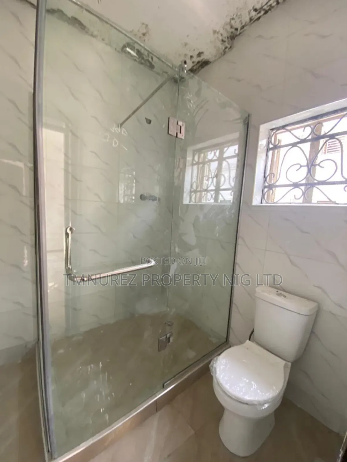 Mini Flat in Chevron for rent