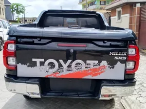 Toyota Hilux SR5 4x4 2019 Black