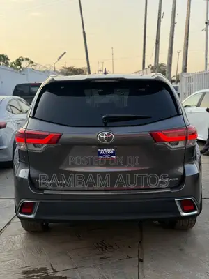 Toyota Highlander XLE 2019 Gray