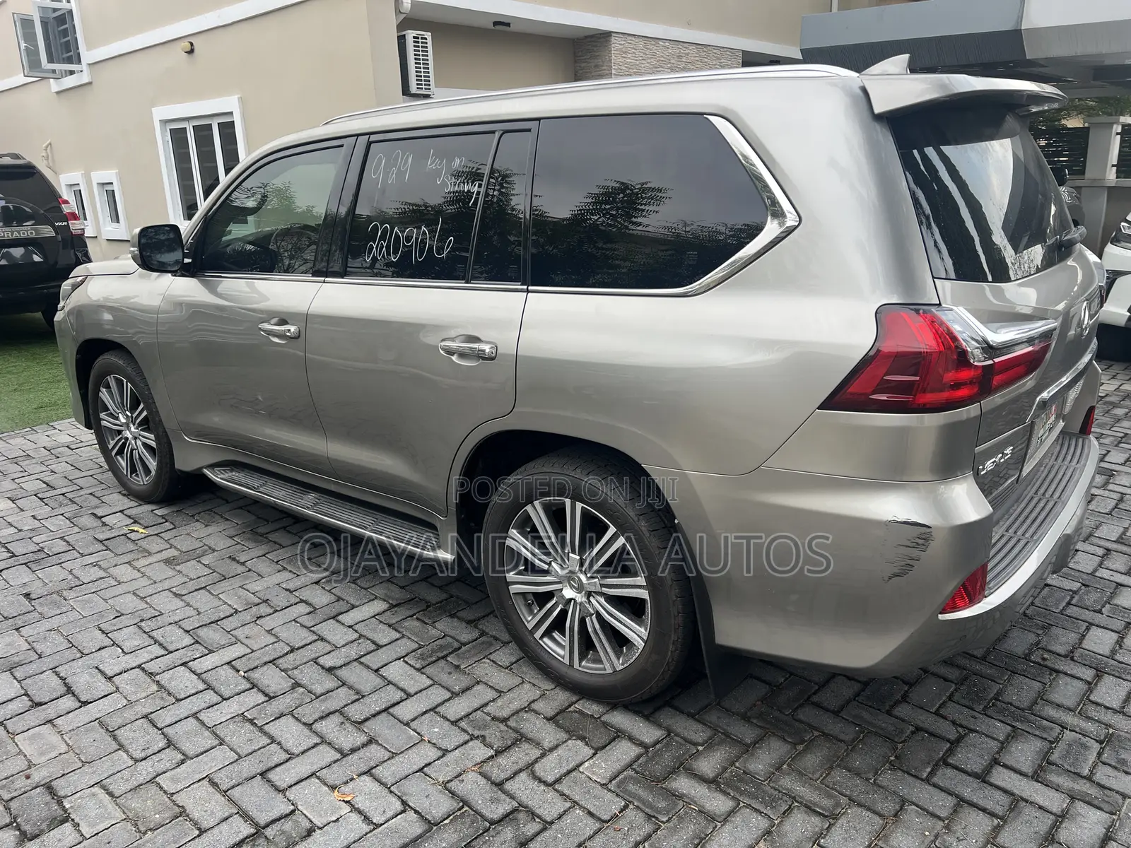 Lexus LX 570 AWD 2017 Silver