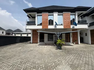 4bdrm Duplex in Orchid, Chevron for sale